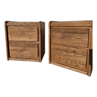 Arbek Vintage Oak Nightstands / End Tables – Dovetail Drawers – Matching Pair For Sale