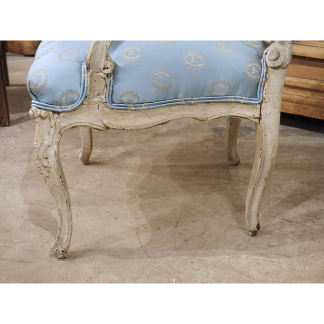 18th Century French Painted Louis XV Fauteuil À La Reine Armchair With Blue Silk For Sale - Image 17 of 18