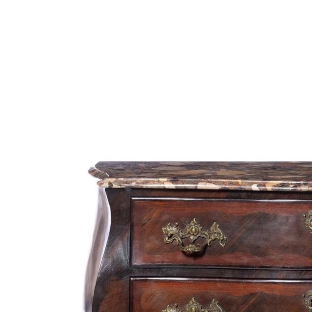 Furniture - Louis XV style chest of drawers. French; early 20th century. Veneered in fine wood and other woods; with three...