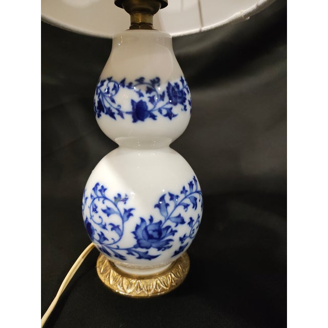 Ceramic Mid 20th Century Chinoiserie Blue & White Double Gourd Porcelain Lamps on Gilt Lotus Bases - a Pair For Sale - Image 7 of 8