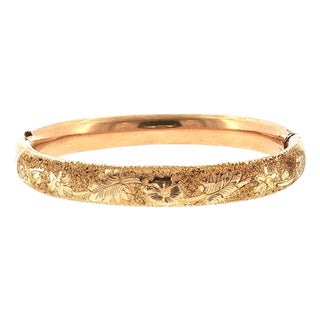 Late Victorian Yellow Gold Filled Repoussé Hinged Bracelet For Sale