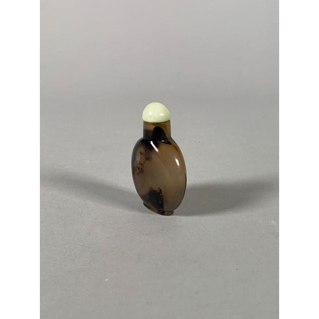 French Chinese 19th Century Brown Agate Snuffbox with Black Veins For Sale - Image 3 of 9