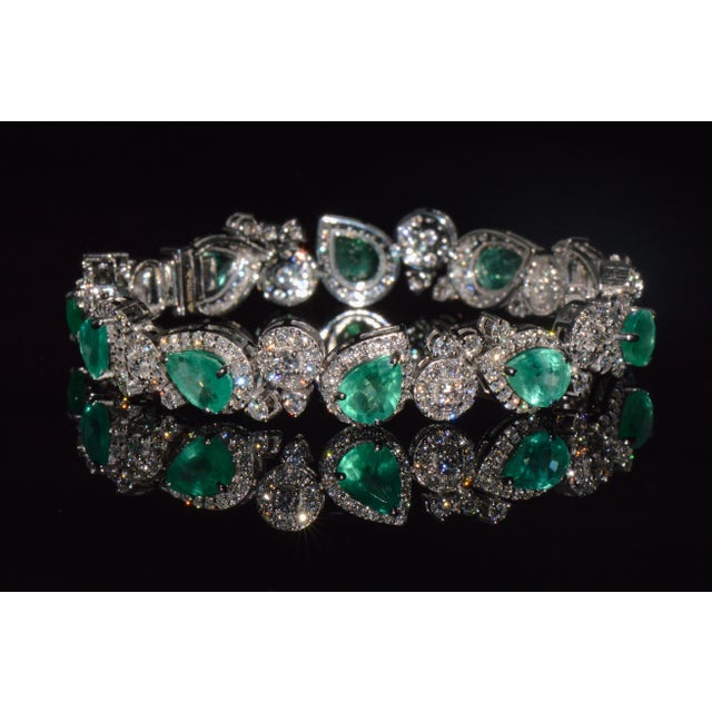 Contemporary Late 20th Century Gia Natural 15cts Brazilian Emerald Diamond 18k White Gold Bracelet For Sale - Image 3 of 13