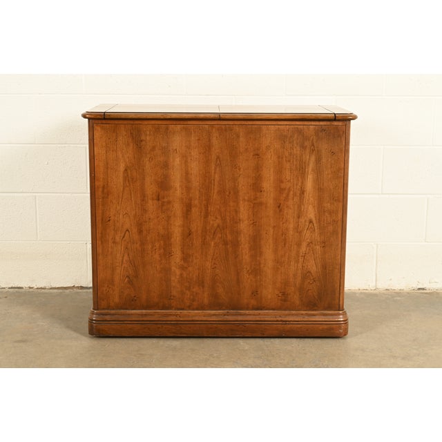 Henredon French Provincial Louis XV Carved Walnut Flip Top Buffet Server or Bar Cabinet, Circa 1970s For Sale - Image 16 of 17