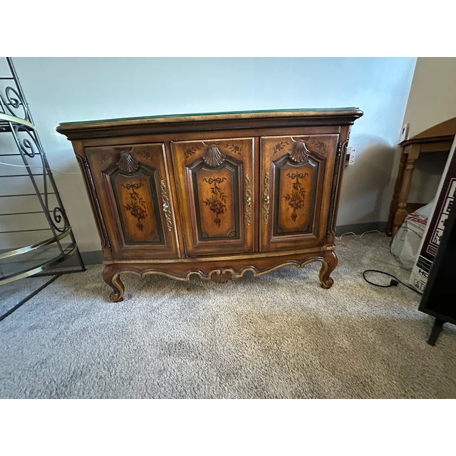 Vintage Drexel Heritage Louis XV French Provincial Sideboard Cabinet For Sale In Chicago - Image 6 of 7