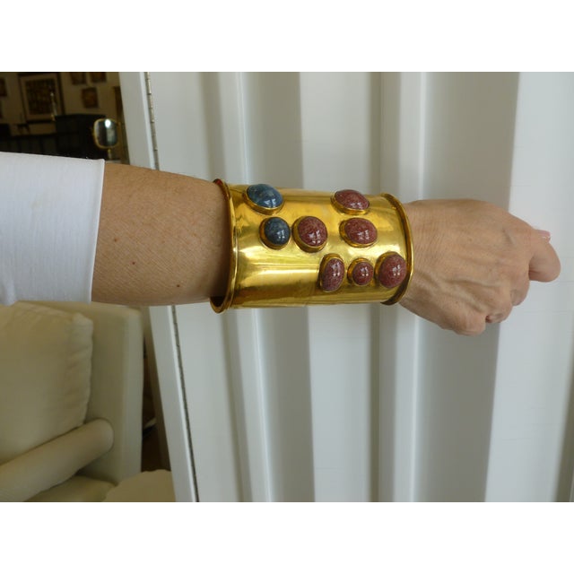 Vintage Signed Mary McFadden Brass, Agate Stone and Lapis Lazuli Wide Cuff Bracelet Rare For Sale - Image 12 of 15