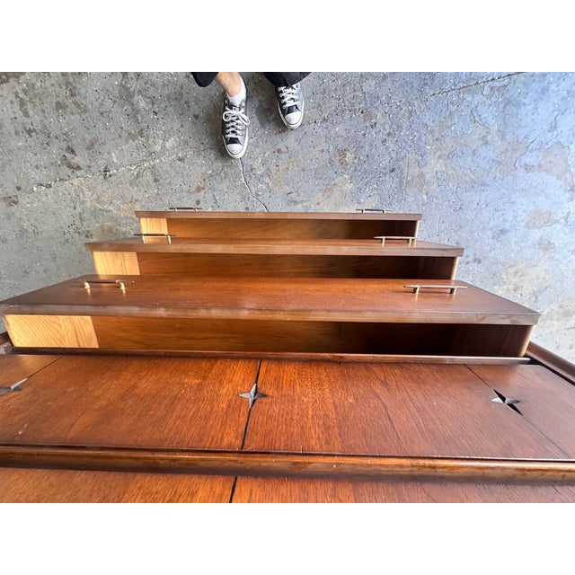 Broyhill Saga Mid-Century Walnut Highboy Dresser For Sale - Image 9 of 11