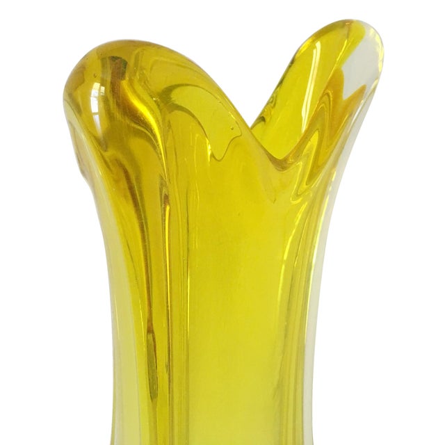 Yellow Glass Vase by Luciano Ferro for A.VE.M., 1960s For Sale - Image 8 of 11