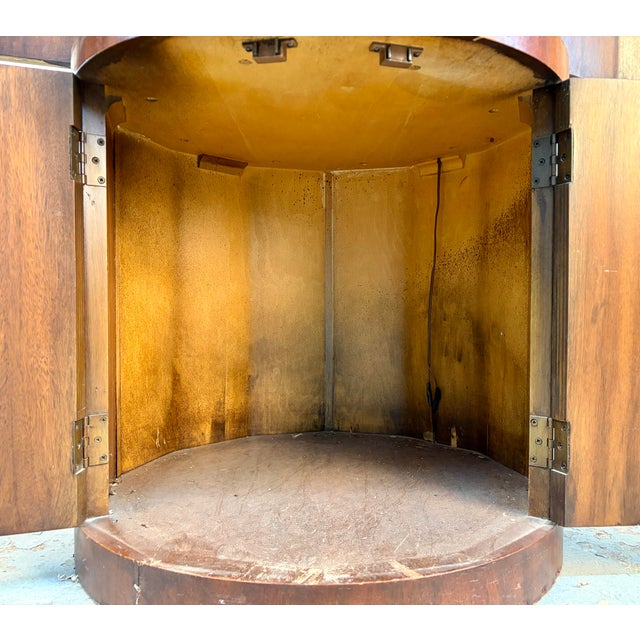 Wood 1930s Art Deco "Rocket" Style Figured Walnut Cylinder Cocktail Cabinet For Sale - Image 7 of 17