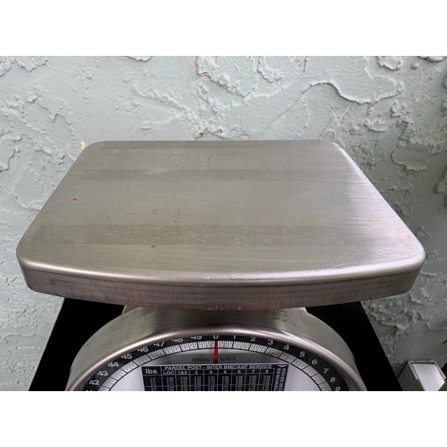 Silver Vintage Pelouze Y50 Industrial Postal Scale, Made in Usa, 50 Lb Capacity, 1995 For Sale - Image 8 of 12