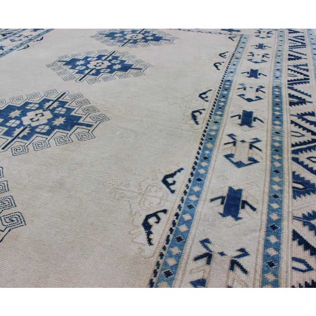 Cream and Blue Geometric Medallion Design Vintage Turkish Oushak Rug For Sale In Atlanta - Image 6 of 10
