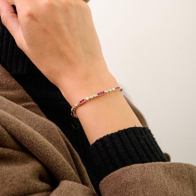 3.42 Ct Square Cut Natural Ruby & Diamond Tennis Bracelet in 14k Yellow Gold For Sale In New York - Image 6 of 14