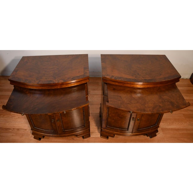 Wood 1930 Pair of English Regency Burl Walnut Nightstands / Bedside Tables / Commodes For Sale - Image 7 of 18