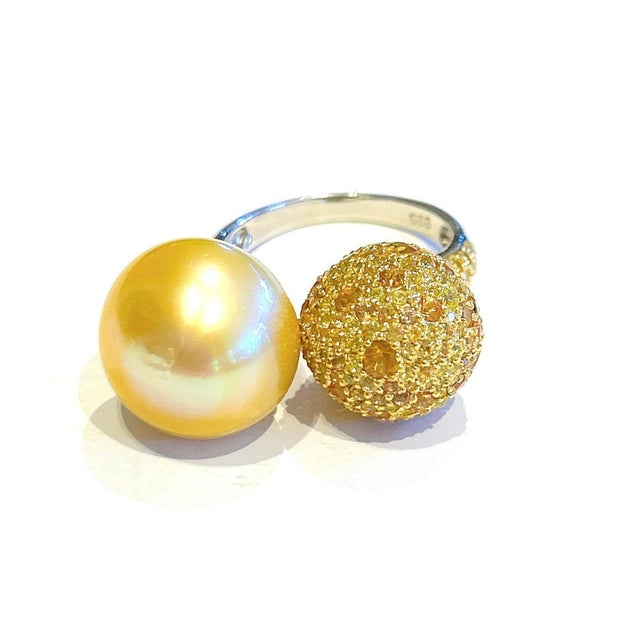 Late 20th Century Bochic “Orient” Vintage South Sea Pearl & Sapphire Ring Set 18K Gold & Silver For Sale - Image 5 of 9