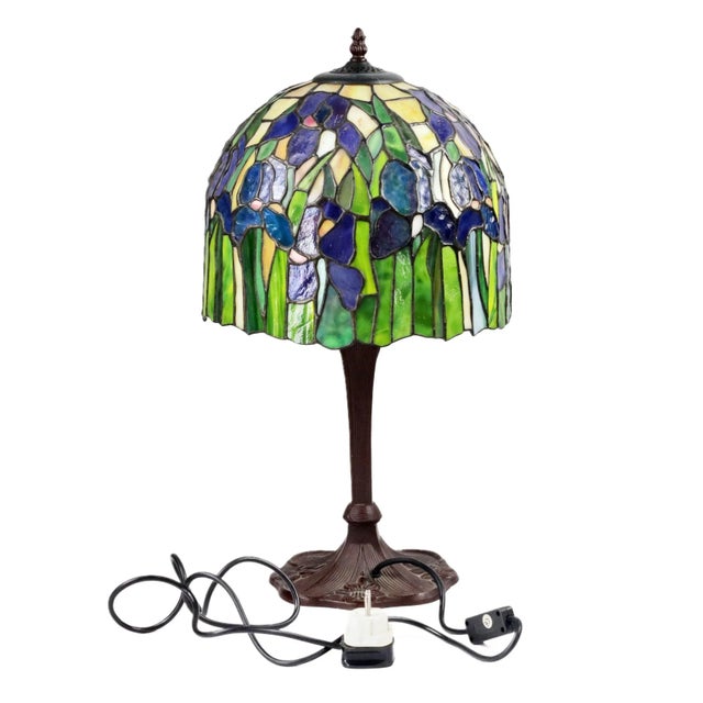 Stained Glass Table Lamp in the style of Tiffany, 20th Century For Sale - Image 3 of 5
