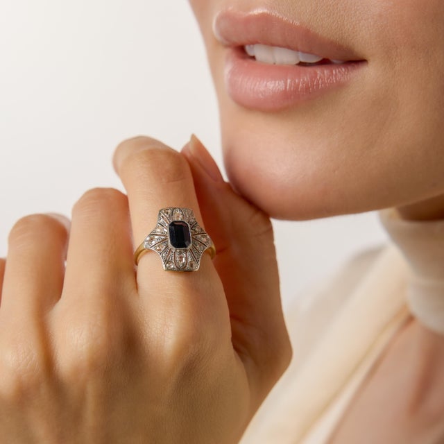 2010s Edwardian Style 1.40 Carat Sapphire Diamond 18k Yellow Gold Ring, Size 7 For Sale - Image 5 of 6