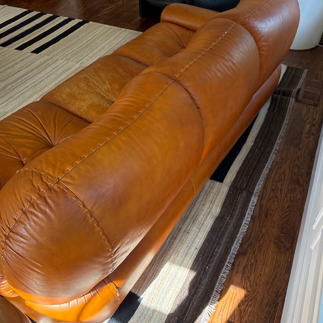 Mid-Century Modern Vintage Cognac Leather Sapporo Sofa Attributed to Mario Marenco for Mobil Girgi, Italy, 1970s For Sale - Image 3 of 7