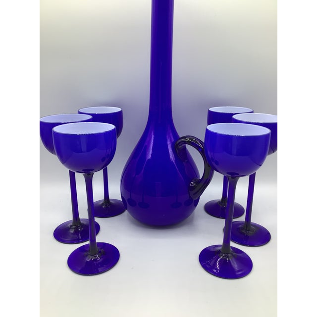 Carlo Moretti Vintage Carlo Moretti Italy Blue White Cased Glass Decanter With Tall Cordial Glasses - Set of 7 For Sale - Image 4 of 8