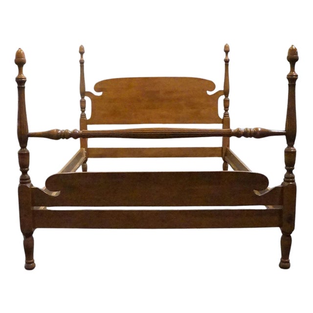 Ethan Allen / Baumritter Heirloom Nutmeg Maple Colonial Early American Full Size Four Poster Bed 588 For Sale