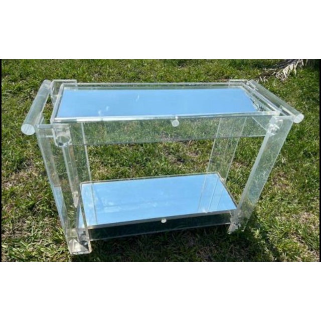 Mid 20th Century Lucite Mirrored 2-Tiered Bar Cart Rolling MCM 1970s Hollywood Regency For Sale - Image 5 of 7