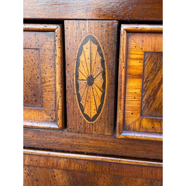 Late 20th Century Hekman Copley Place Georgian Chippendale Style Inlaid Flame Mahogany Bachelors Chest/ Nighstand For Sale - Image 14 of 18