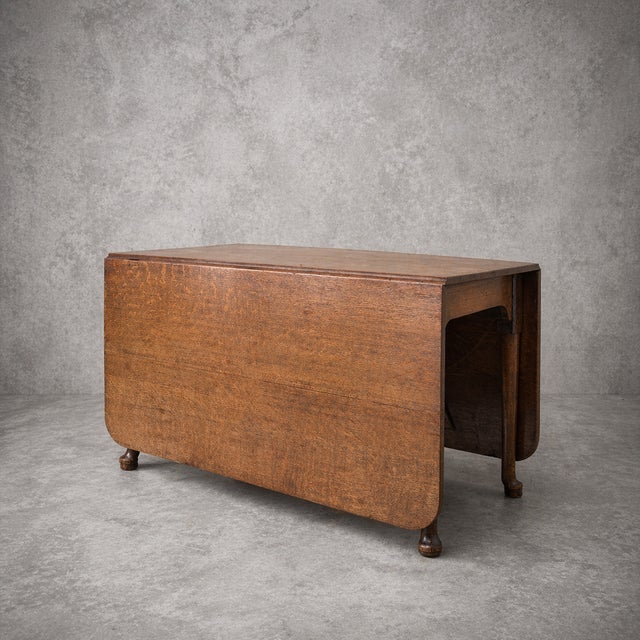 Large Edwardian Oak Drop Leaf Dining Table, 1890s, in Very Good conditions. Designed 1890 to 1919