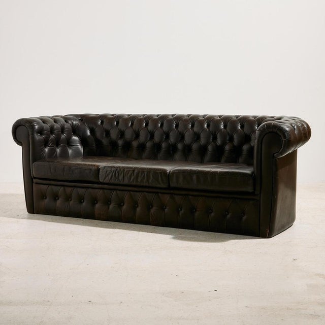 Boho Chic Chesterfield Leather Sofa Set, 1970s, Set of 3 For Sale - Image 3 of 18