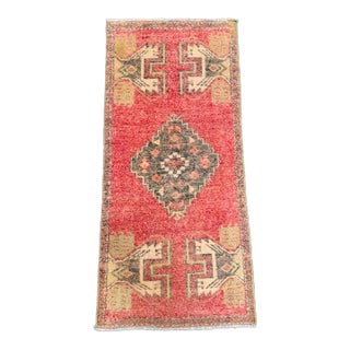 Turkish Yastik Rug 1'7" x 3'5" For Sale