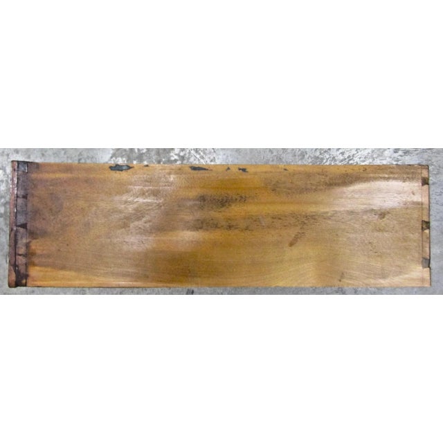 Early 19th Century Federal Style Mahogany Chest of Drawers For Sale In Miami - Image 6 of 16