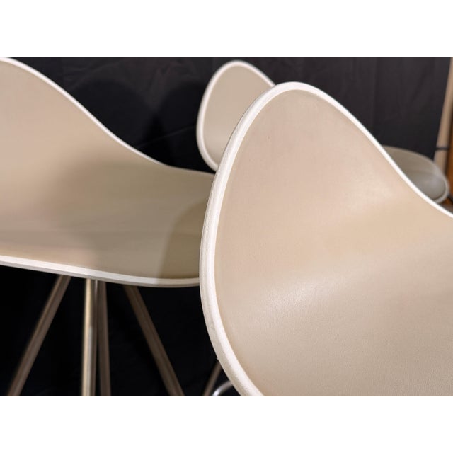 Postmodern Stua Onda Barstools by Jesús Gasca Design Within Reach - Set of 4 For Sale In Providence - Image 6 of 10