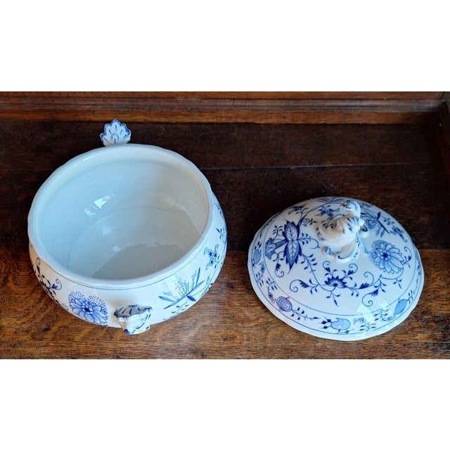 Covered Tureen with Two Handles in Onion Pattern from Meissen, 1970s For Sale - Image 3 of 6