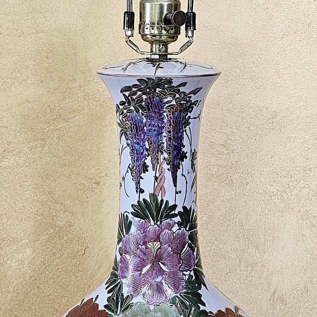 Vintage Chinoiserie Porcelain Table Lamp With Floral Garden Motif on Wood Base For Sale - Image 12 of 18