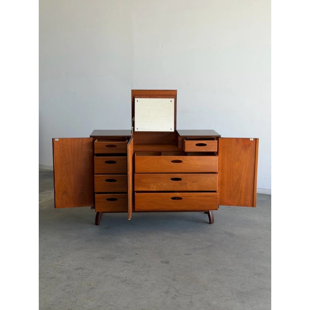 Vanity Dresser by Mount Airy Furniture For Sale - Image 9 of 18