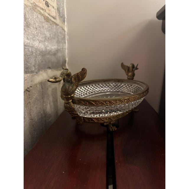 1920s Vintage Belgian-Style Cut Crystal Centerpiece Bowl With Ornate Brass Bird Mount – Attributed to Val Saint Lambert, C. 1930–1950 For Sale - Image 5 of 6