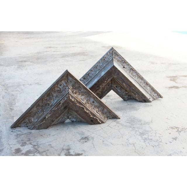 18th Century Antique Baroque Carved and Gilded Wooden Fragments - Set of 2 For Sale - Image 9 of 12