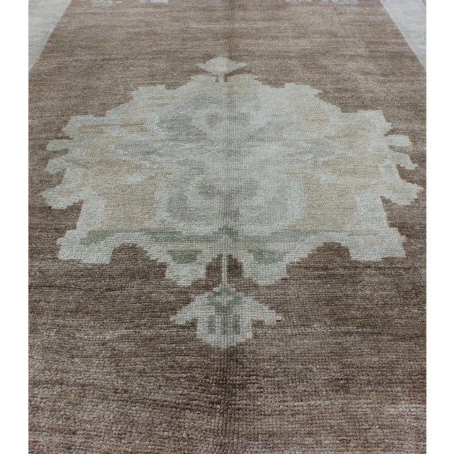 Vintage Turkish Oushak Rug With Floral Cornices in Light Brown, Gray and Cream For Sale In Atlanta - Image 6 of 9