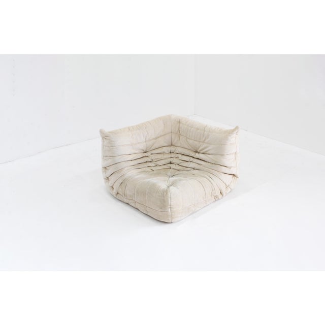 Vintage Togo Corner Chair in Beige Velvet by Michel Ducaroy from Ligne Roset, 1980s For Sale - Image 3 of 9