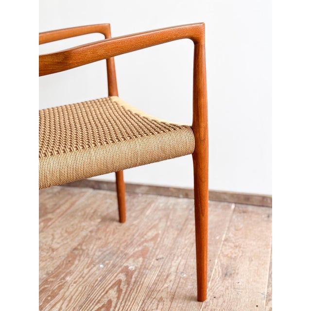 Wood Set of Mid-Century Modern Danish Model 57 Chairs in Teak by Niels O. Møller for JL Mollers Møbelfabrik, 1950 For Sale - Image 7 of 17