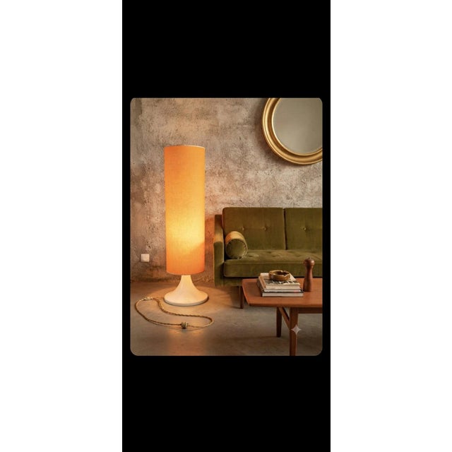 An iconic and spectacular piece from the 1970s, this xxl floor lamp perfectly embodies the space age and pop art aesthetic...