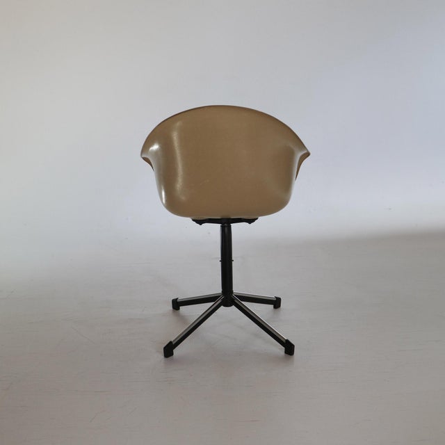 Name : Cosco Swivel Desk Chair Designer : Cosco Design Team Editor : Cosco (Hamilton Cosco Inc.) Country : United States...