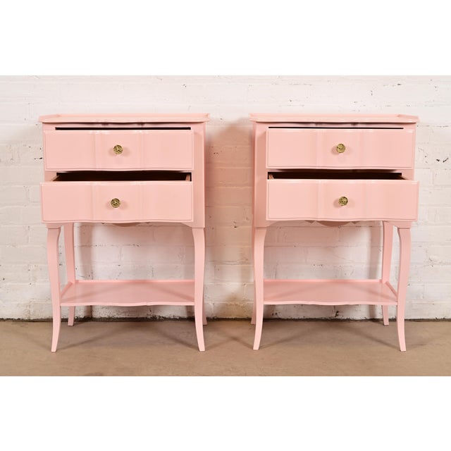 1940s John Widdicomb French Provincial Louis XV Pink Lacquered Nightstands, Newly Refinished For Sale - Image 5 of 15
