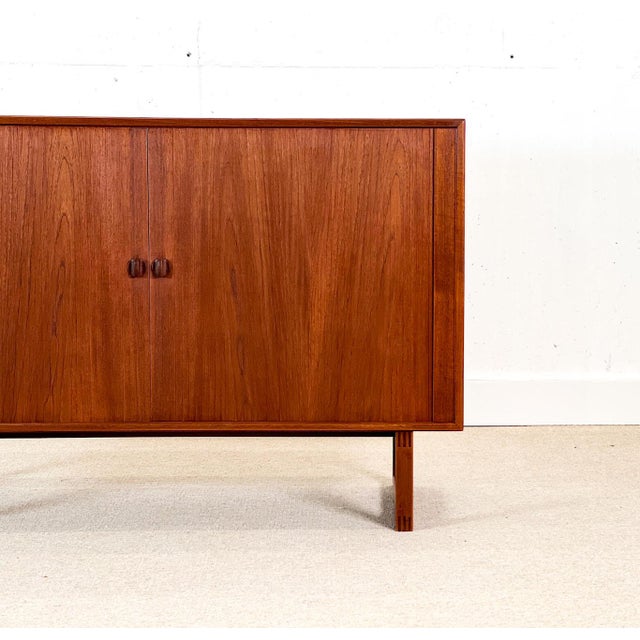 Designed in the 1950s by the legendary børge mogensen, this exquisite cabinet exemplifies the designer’s signature focus...