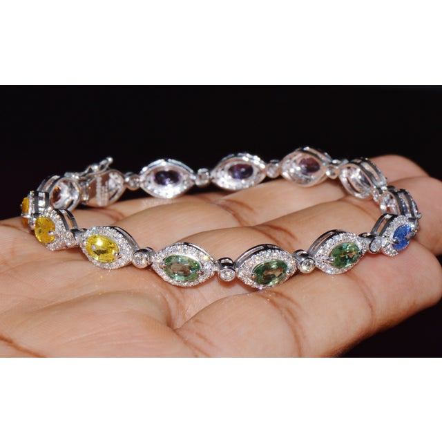 Certified Natural 11.32cts vs F Diamond Multi-Color Sapphire 18k Solid Gold Tennis Stacking Bracelet For Sale - Image 11 of 15