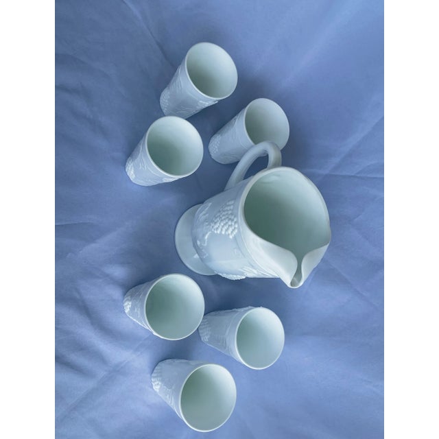 White Mid-Century Indiana Heavy Milk Glass Paneled Colony Harvest Grape Vine Pitcher & Tumblers Set- 7 Pieces For Sale - Image 8 of 12