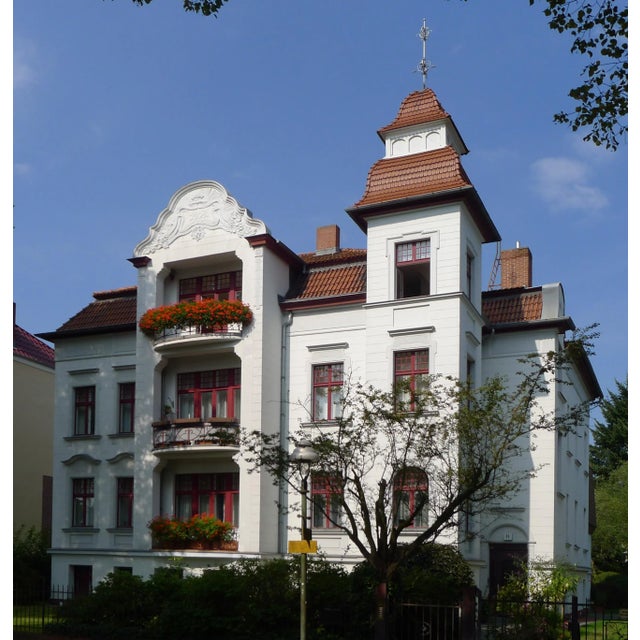 Late 19th Century Renaissance Revival German Carved Oak Accent Table From Lichterfelde in Fin De Siècle Berlin For Sale - Image 5 of 7