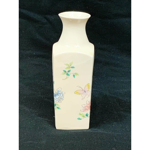 Chinoiserie Vintage Cho Cho Chinoiserie Floral Vase For Sale - Image 3 of 11