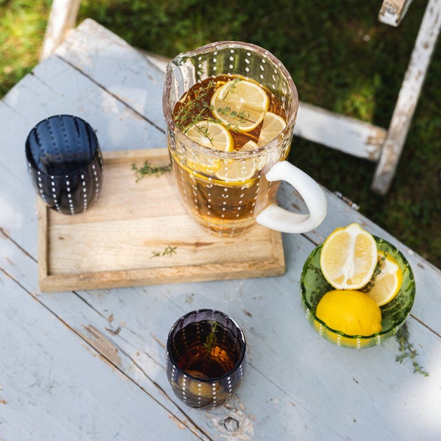 Collection for the table in clear colored glass. It includes tumblers for water and soft drinks, wine glasses, flute...