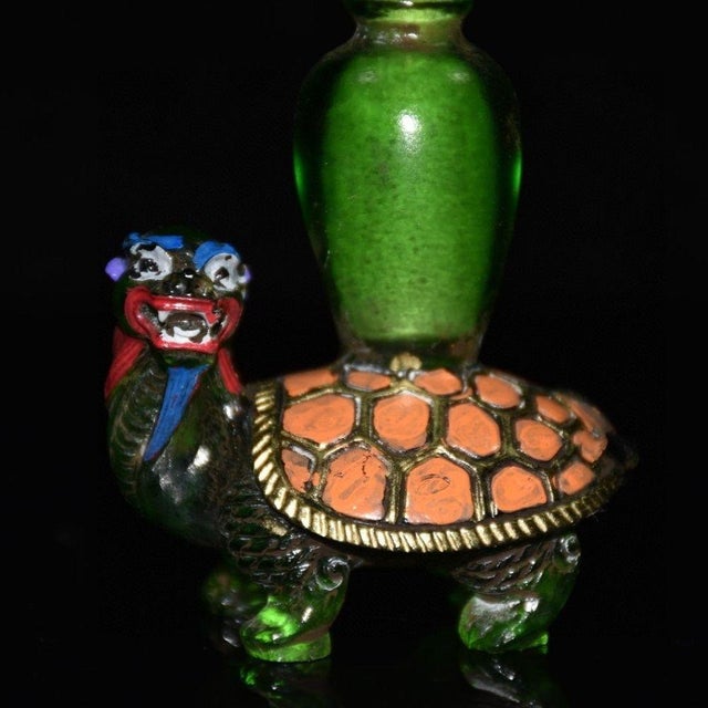 Green Peking Glass Snuff Bottle With Dragon Turtle Motif For Sale In Los Angeles - Image 6 of 8