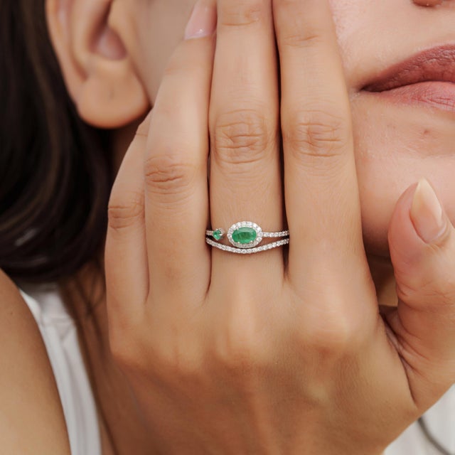Emerald Mid 20th Century Style Sterling Silver Emerald & Diamond Halo Bypass Ring Size 7.5 For Sale - Image 8 of 12