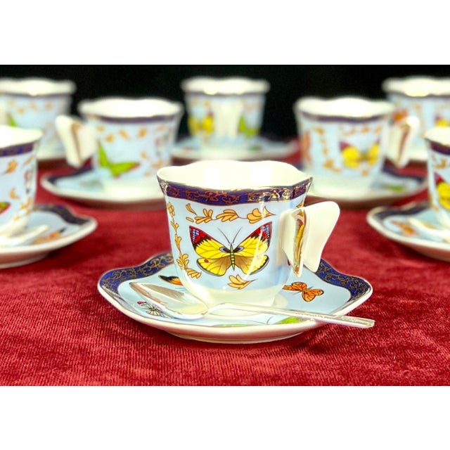 Elevate your espresso service or after-dinner coffee ritual with this vibrant and whimsical 33-piece demitasse set. The...